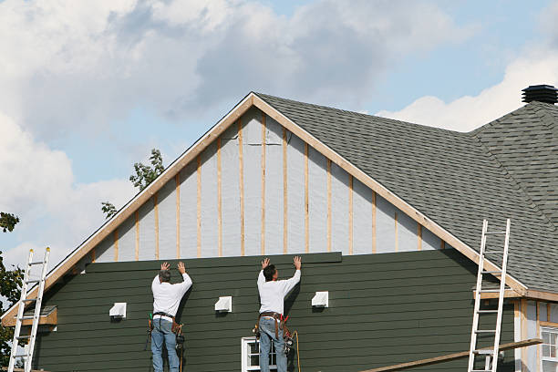 Professional Siding Repair technician working in Enon, VA